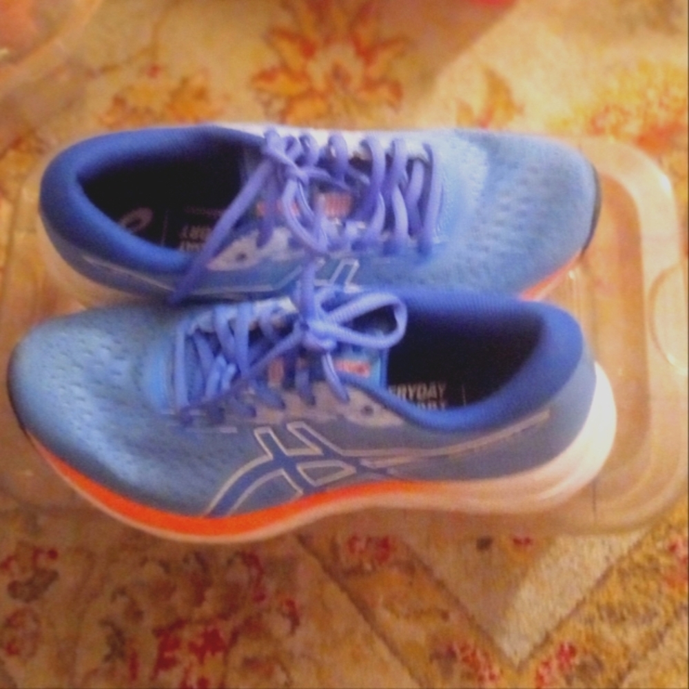 Women's NWOT ASICS